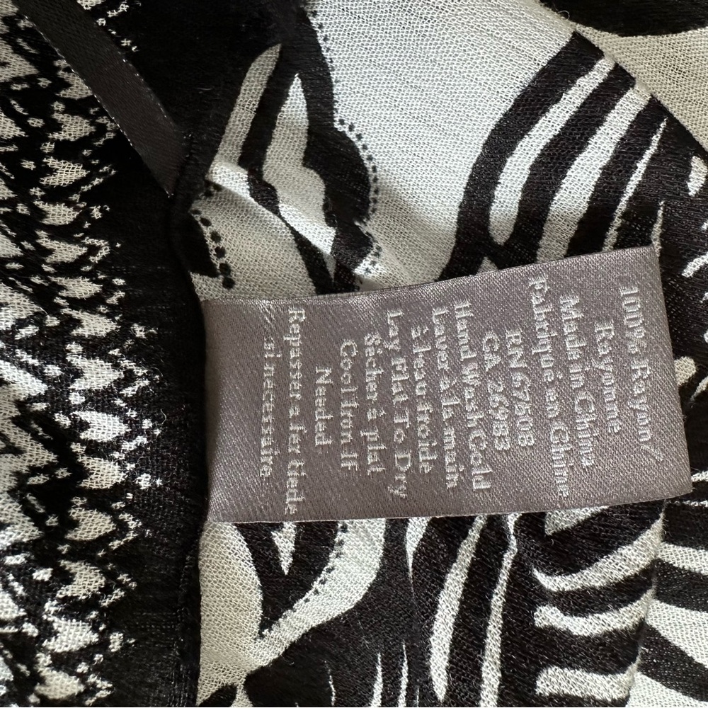 Vince Camuto Black and White Floral Kimono - Picture 6 of 6